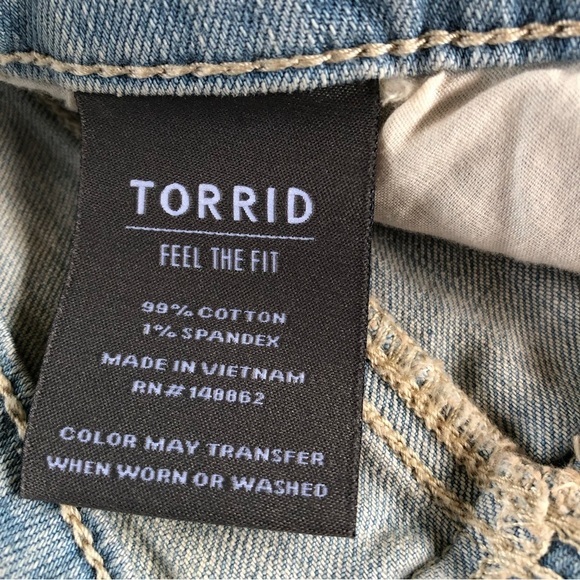Torrid Denim Cut Off Shorts Two Tone‎ Panel Size 16 New MSRP $55.50 US - Picture 9 of 9